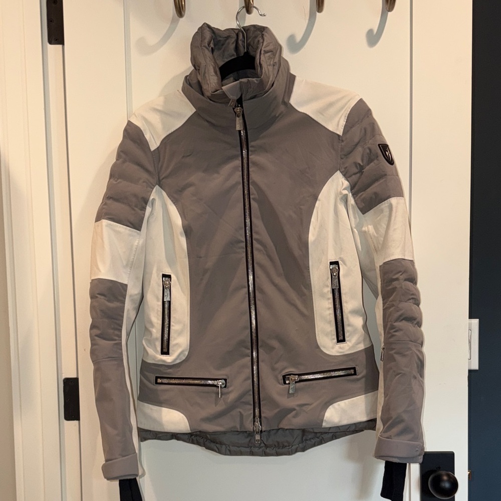 Toni Sailer ski / snow coat jacket grey & white puffer lined. Size 38 (US 8)